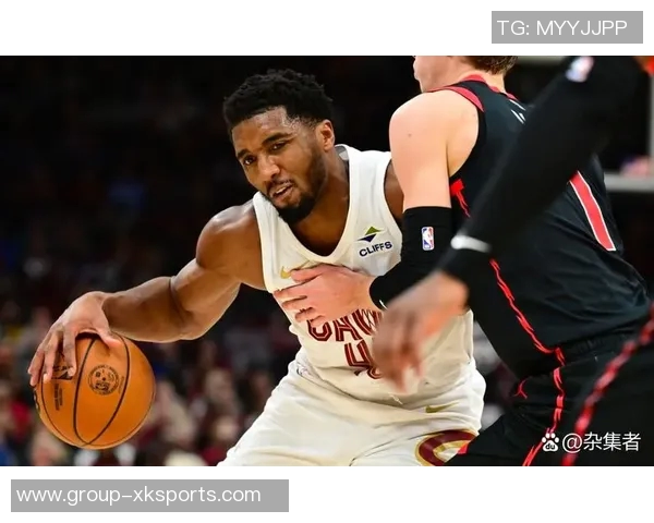 阿伦轻松发挥12投7中贡献20分7篮板2助攻1抢断展现出色状态