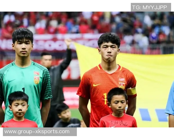 拜仁官方分享罗贝里经典怼脸自拍合照引发球迷热议与感动