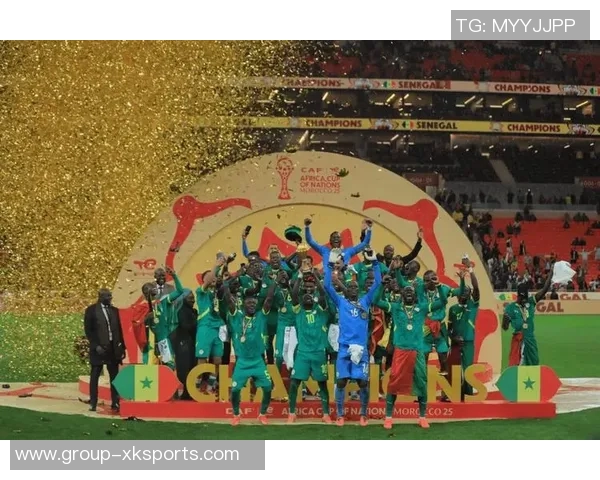 今日趣图：迪亚斯怀抱非洲杯冠军泪洒赛场重返皇马面临坐板凳困境