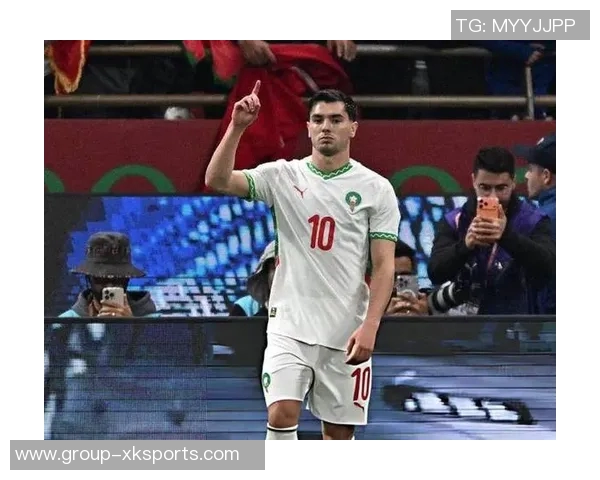 今日趣图：迪亚斯怀抱非洲杯冠军泪洒赛场重返皇马面临坐板凳困境