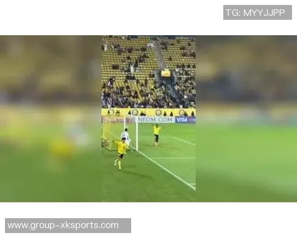 C罗头球助攻未果菲利克斯射门高出后C罗无奈敲脑门 C罗头球助攻未果菲利克斯射门高出后C罗无奈敲脑门